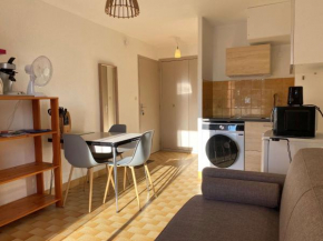 Studio agréable avec parking privatif et Wi-Fi à Balaruc-les-Bains - FR-1-553-273